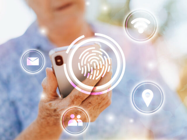 Proses multi factor authentication adalah verifikasi identitas pengguna dengan password, OTP, dan sidik jari