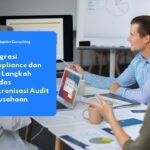 ERP berperan dalam mendukung audit perusahaan dengan menyediakan data terintegrasi, jejak audit (audit trail) yang jelas, serta laporan keuangan dan operasional yang akurat untuk memastikan transparansi, kepatuhan, dan pengendalian internal yang efektif
