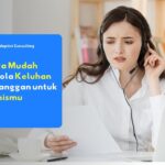 Tim support sedang merespons pesan dengan cepat sebagai strategi efektif kelola keluhan pelanggan.