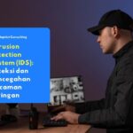 A professional security officer is monitoring a CCTV monitor in a security operations center (SOC), illustrating the active monitoring and threat detection functions of an Intrusion Detection System (IDS).