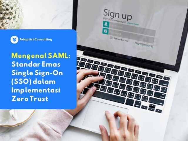 Seorang karyawan yang sedang membuka aplikasi perusahaan dalam satu kali login.