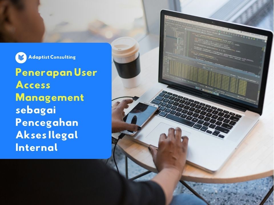 karyawan yang sedang mengakses sistem internal perusahaan secara aman menggunakan sistem user access management