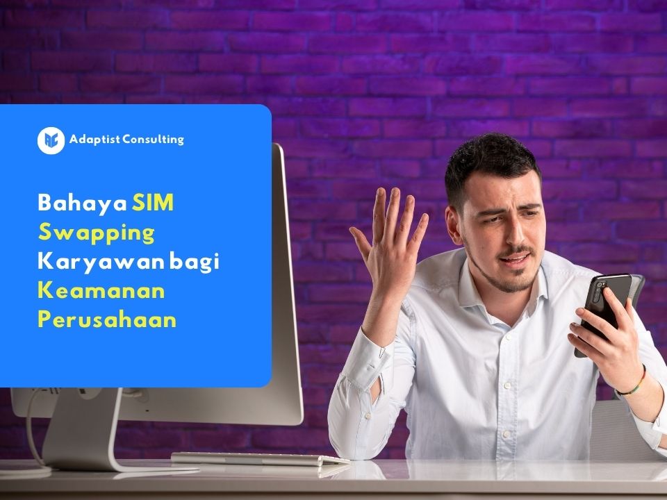 Seorang karyawan pria tampak bingung melihat smartphone-nya yang mendadak kehilangan sinyal seluler, mengilustrasikan momen saat menjadi korban serangan SIM Swapping.