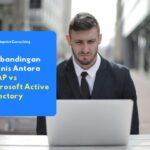 Karyawan yang sedang menganalisis arsitektur layanan direktori IT untuk perbandingan teknis ldap vs active directory