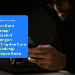 Karyawan yang sedang memantau keamanan lalu lintas jaringan perusahaan dari potensi ancaman serangan sniffing.