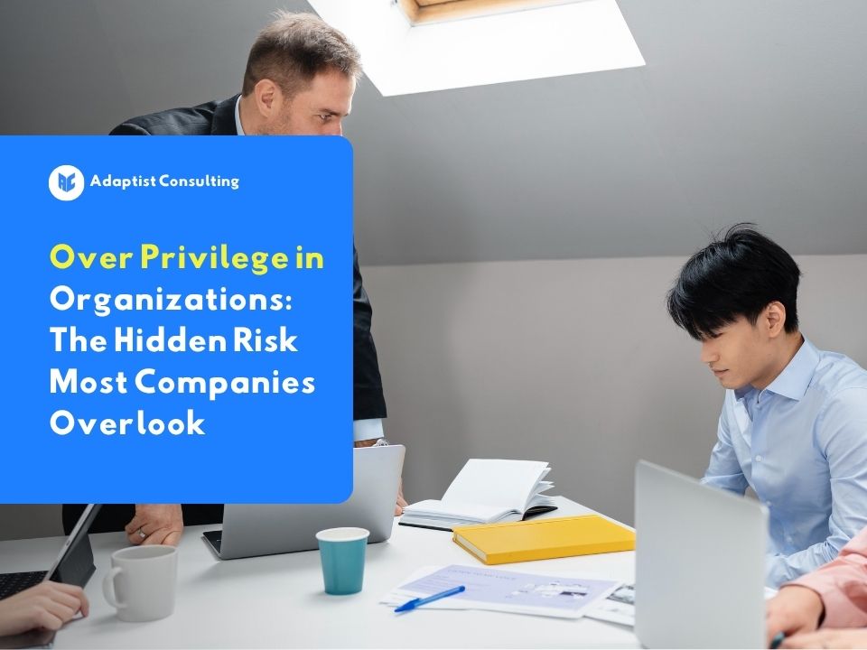 Over privilege di organisasi dengan ilustrasi rapat kantor membahas akses berlebihan karyawan, hak akses sistem, dan risiko tata kelola perusahaan.