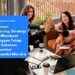 Sekelompok profesional melakukan bersalaman bersama sebagai bentuk bonding dalam acara customer gathering perusahaan.