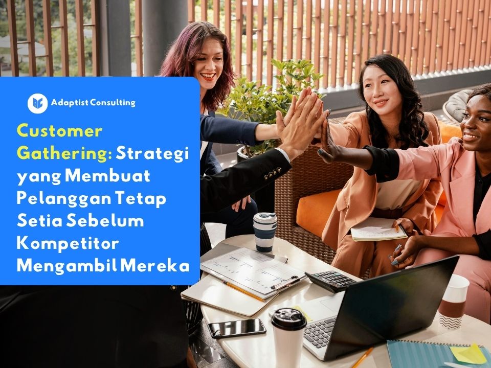 Sekelompok profesional melakukan bersalaman bersama sebagai bentuk bonding dalam acara customer gathering perusahaan.