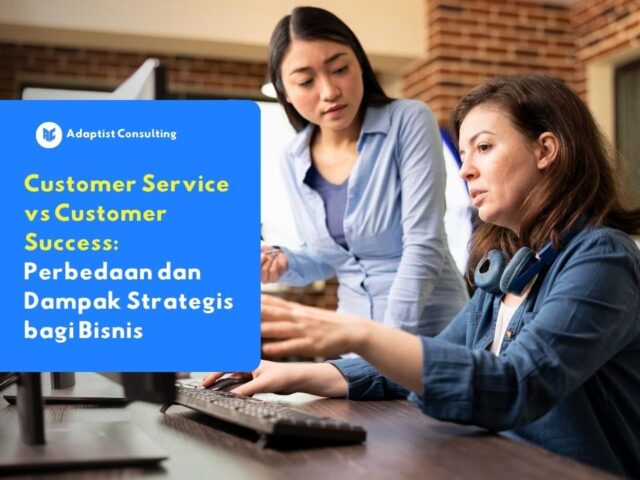 Dua profesional berkolaborasi di depan komputer, merepresentasikan sinergi antara customer service dan customer success dalam membangun strategi retensi klien jangka panjang.