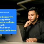 Karyawan yang sedang bekerja menggunakan laptop dan mengakses data perusahaan secara aman berkat perlindungan cloud security serta sistem autentikasi terpusat.
