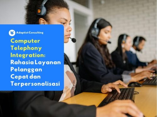 Karyawan yang sedang melayani panggilan pelanggan menggunakan sistem Computer Telephony Integration melalui antarmuka di layar komputernya.