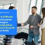 Konsumen yang sedang mendiskusikan kepuasan layanan pelanggan B2B dan memberikan rekomendasi word of mouth positif kepada rekan bisnisnya.
